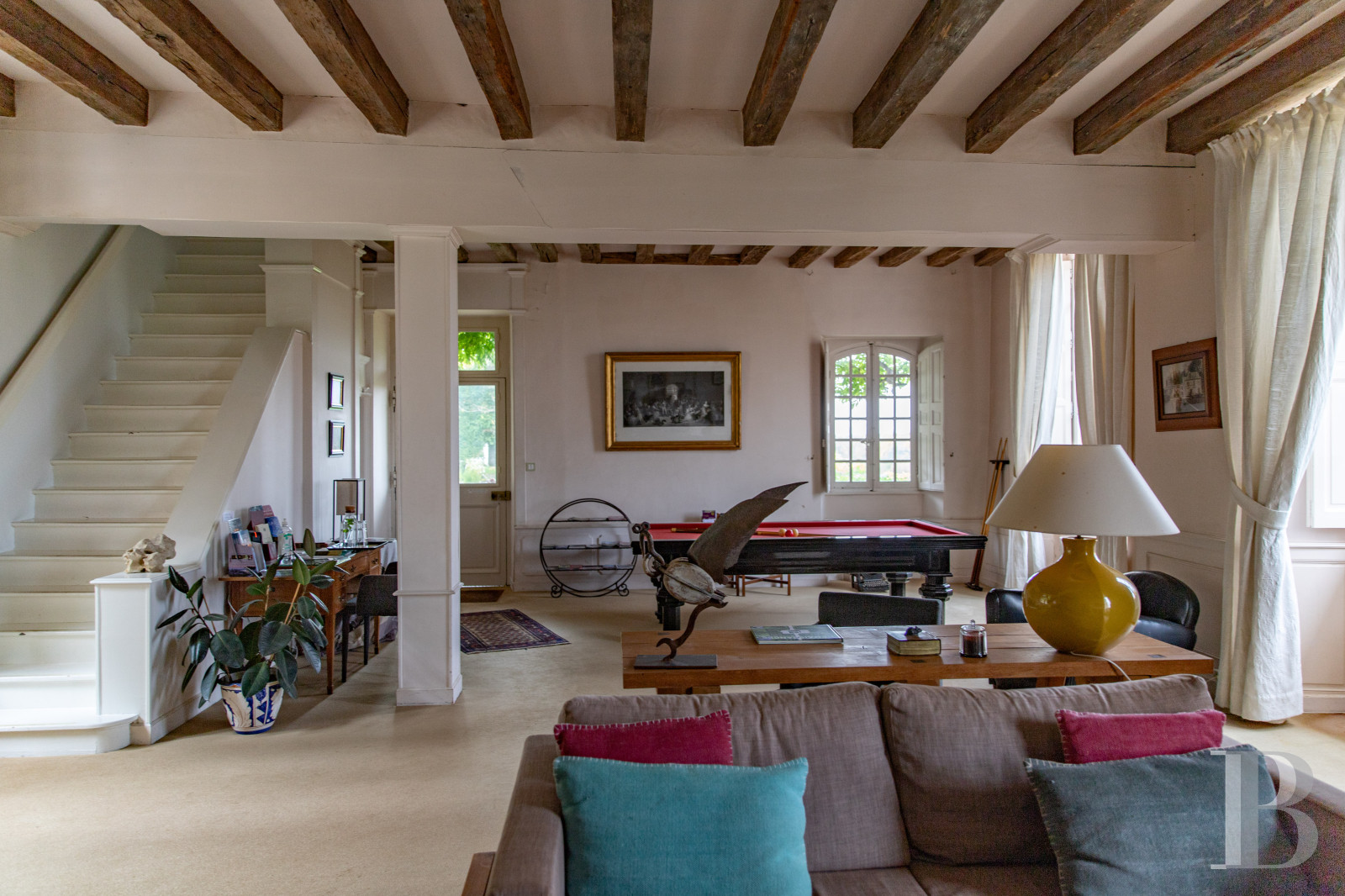 En Indre-et-Loire, sur les hauteurs d’un village, près d’Amboise, un château et son hameau en bordure de forêt - photo  n°8
